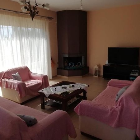 Rural 3-Bedroom House Kalamata Exterior photo